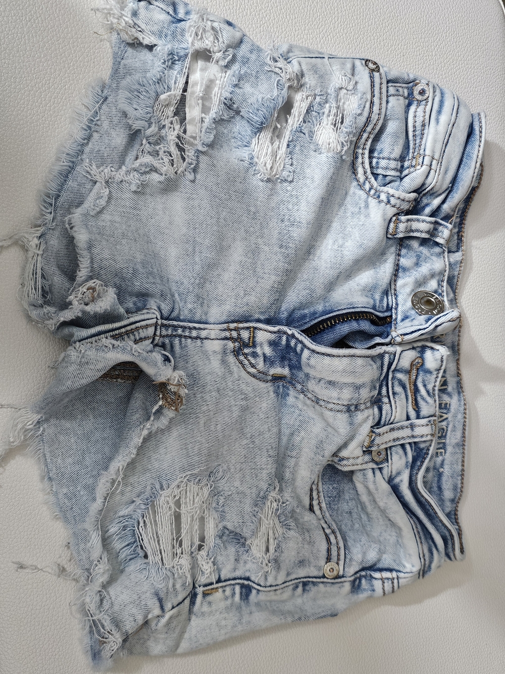 American Eagle Outfitters Light Blue Distressed Denim Cutoff Shorts, Size 000